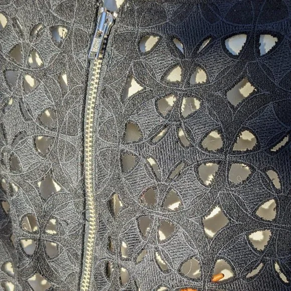 Elie Tahari Dual-layer Formal Skirt, Black cutout fabric and silky Pearl lining - Picture 2 of 12